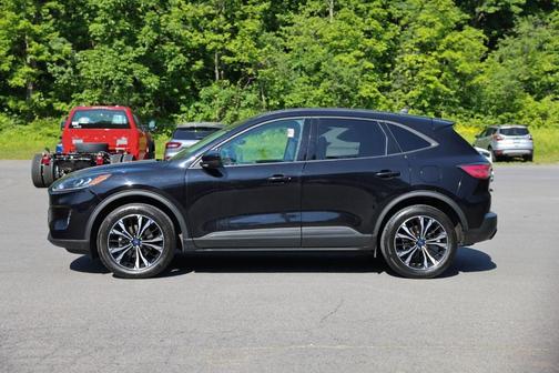 Black Metallic 2022 Ford Escape SE