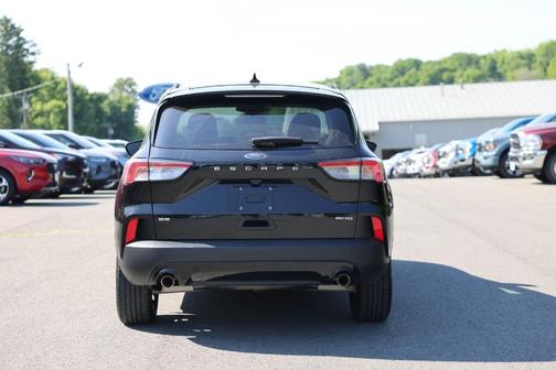 Black Metallic 2022 Ford Escape SE