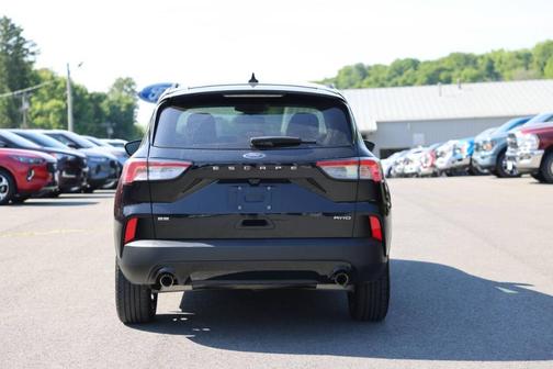 Black Metallic 2022 Ford Escape SE