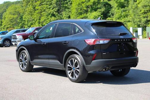 Black Metallic 2022 Ford Escape SE
