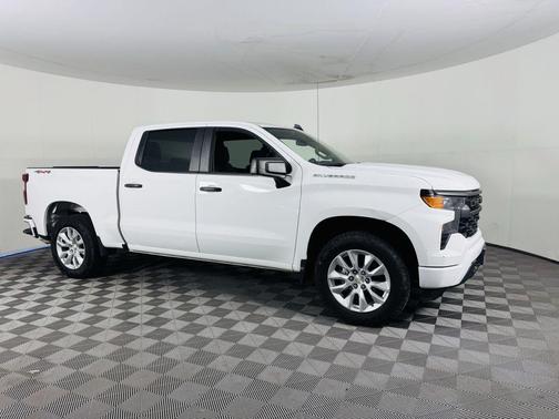 Summit White 2022 Chevrolet Silverado 1500 Custom