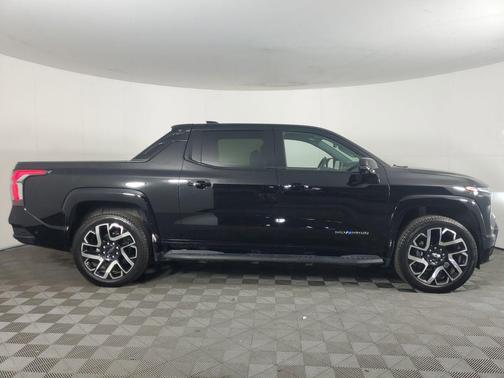 2025 Chevrolet Silverado EV RST