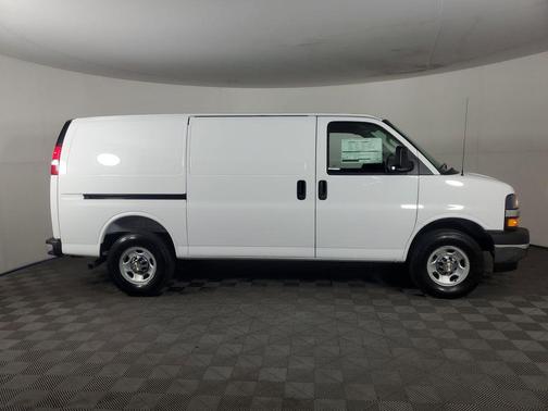 Summit White 2026 Chevrolet Express 2500 Work Van