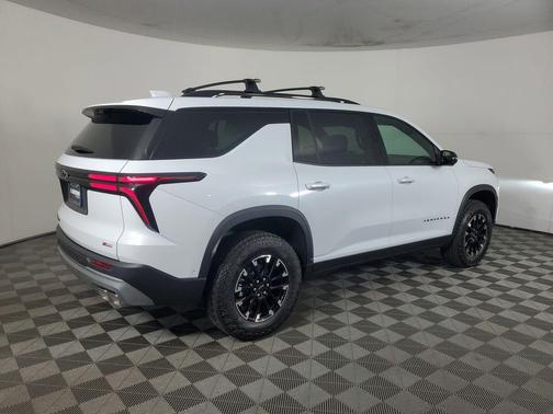 Polar White Tricoat 2026 Chevrolet Traverse AWD Z71