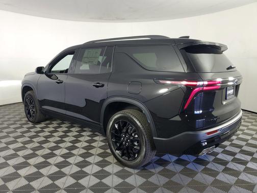 Mosaic Black Metallic 2026 Chevrolet Traverse LT