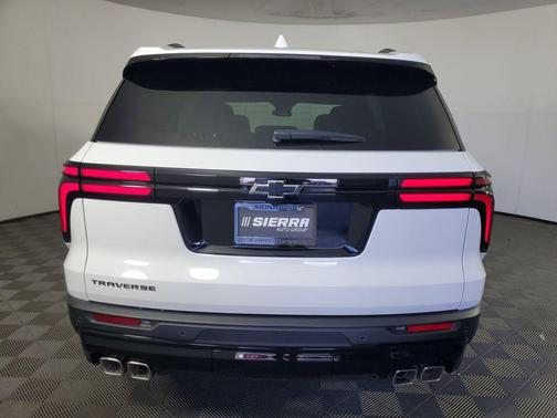 Summit White 2026 Chevrolet Traverse LT
