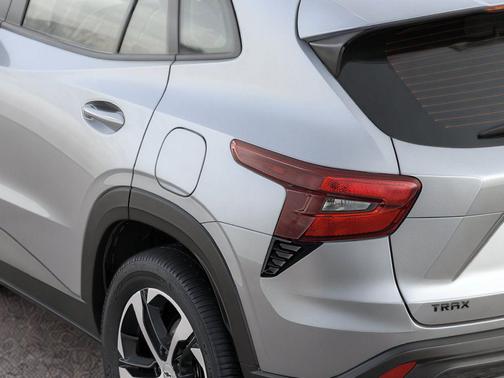 Sterling Gray Metallic 2026 Chevrolet Trax FWD 1RS