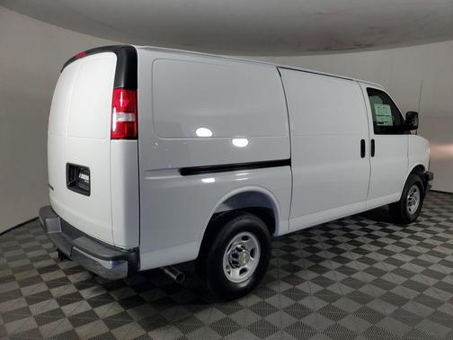 Summit White 2026 Chevrolet Express 2500 Work Van