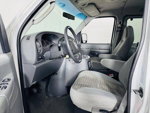 2003 Ford E350 Super Duty XL Wagon
