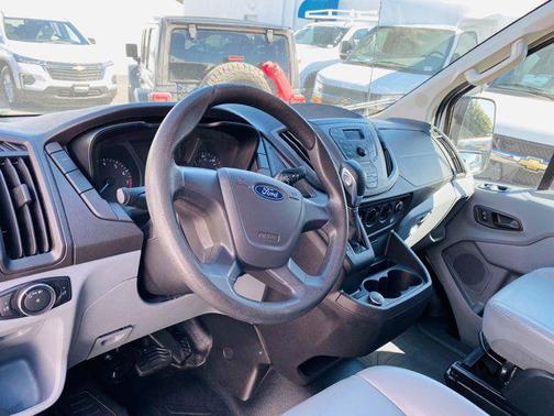 Photo 4 of 5 of 2018 Ford Transit-150 Base
