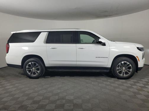 2025 Chevrolet Suburban LS