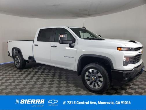 Summit White 2026 Chevrolet Silverado 2500 Custom
