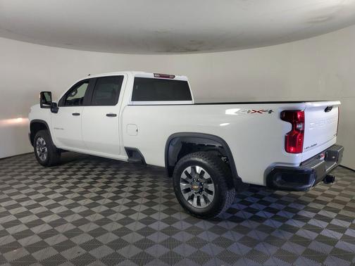 Summit White 2026 Chevrolet Silverado 2500 Custom