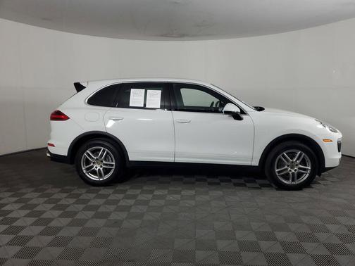 2017 Porsche Cayenne Platinum Edition