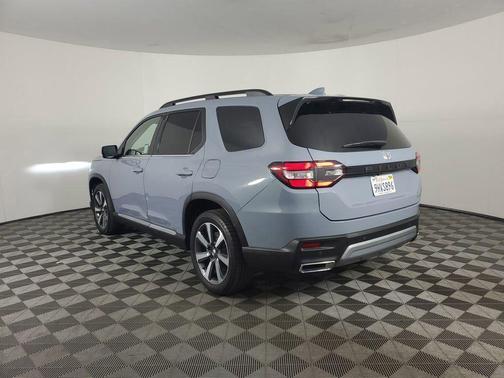 2023 Honda Pilot Touring 8-Passenger