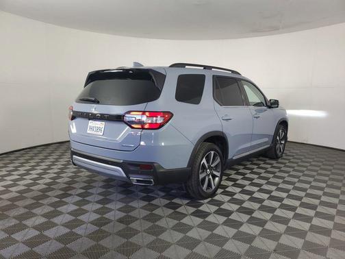 2023 Honda Pilot Touring 8-Passenger