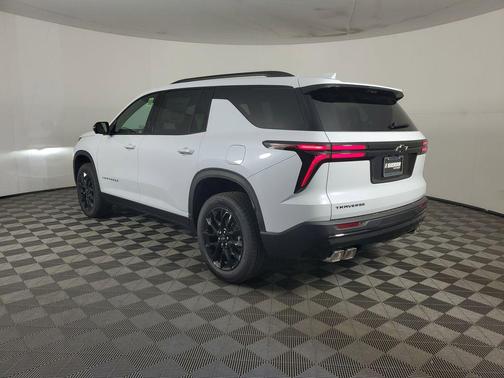 Polar White Tricoat 2026 Chevrolet Traverse LT