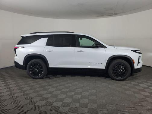 Polar White Tricoat 2026 Chevrolet Traverse LT