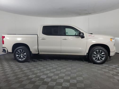 White Sands 2026 Chevrolet Silverado 1500 RST
