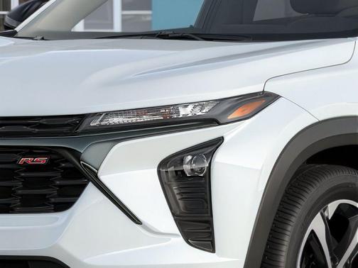 Summit White 2026 Chevrolet Trax FWD ACTIV