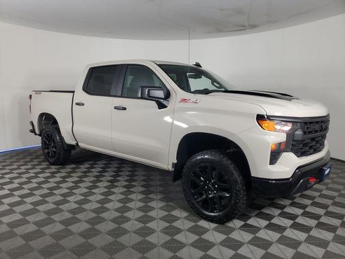 White Sands 2026 Chevrolet Silverado 1500 Custom Trail Boss