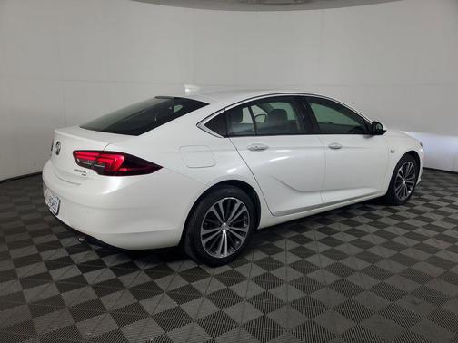 2018 Buick Regal Sportback Essence