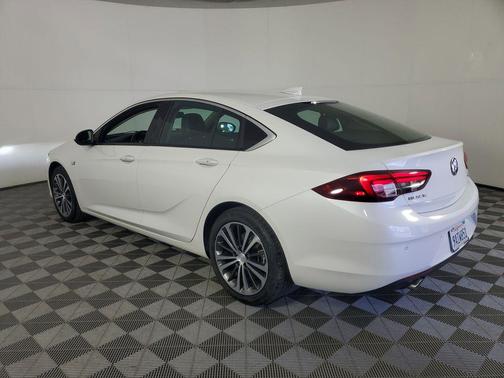 2018 Buick Regal Sportback Essence