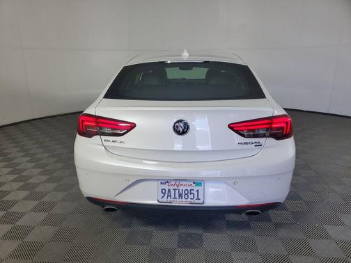 2018 Buick Regal Sportback Essence