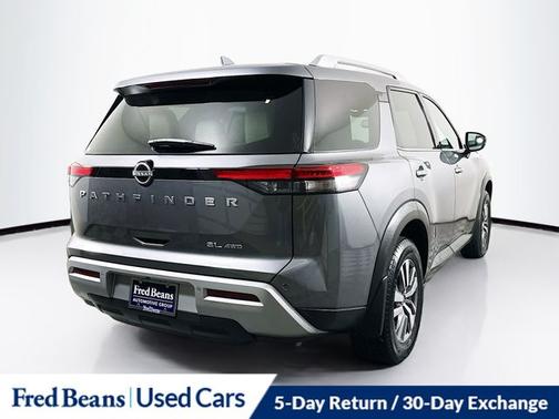 2022 Nissan Pathfinder SL