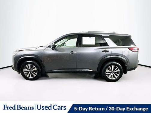 2022 Nissan Pathfinder SL