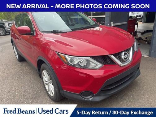 Palatial Ruby 2017 Nissan Rogue Sport S