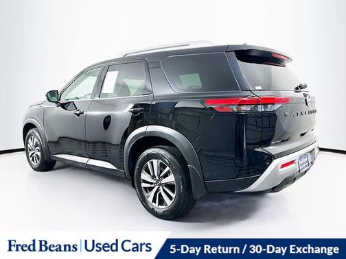 2024 Nissan Pathfinder SL