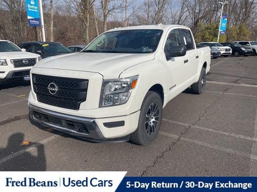 2024 Nissan Titan SV