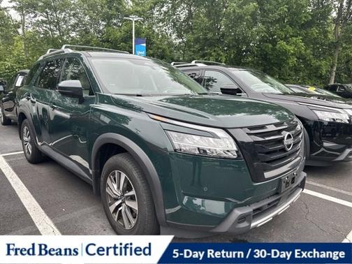 2023 Nissan Pathfinder SL