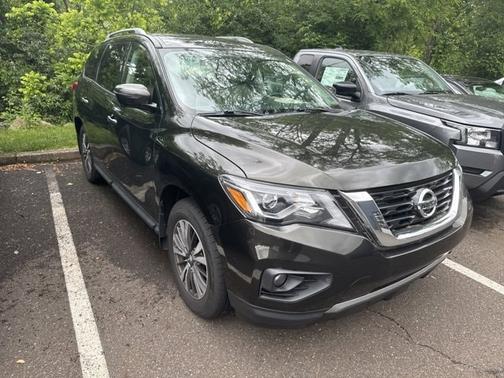 2017 Nissan Pathfinder SL