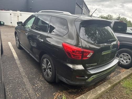 2017 Nissan Pathfinder SL