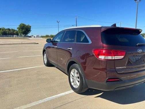 Red 2017 Kia Sorento LX