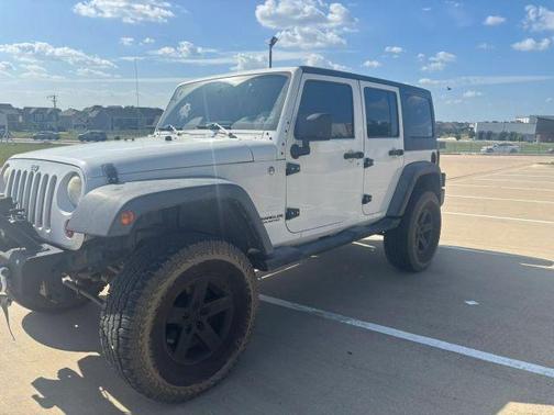 Bright White Clearcoat 2013 Jeep Wrangler Unlimited Sport