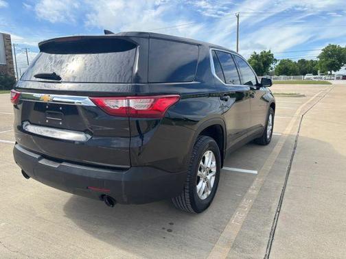 Black 2020 Chevrolet Traverse LS