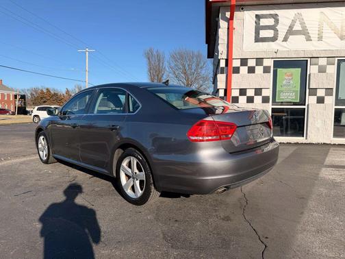 2013 Volkswagen Passat 2.0 TDI SE w/ Sunroof