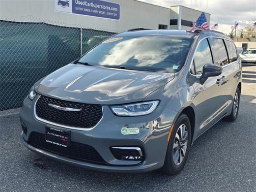 2022 Chrysler Pacifica Hybrid Touring L