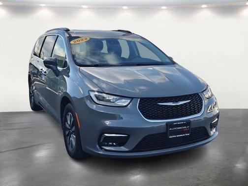2022 Chrysler Pacifica Hybrid Touring L