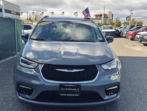 2022 Chrysler Pacifica Hybrid Touring L