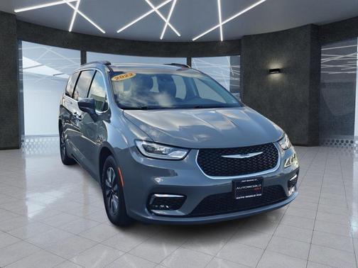 2022 Chrysler Pacifica Hybrid Touring L