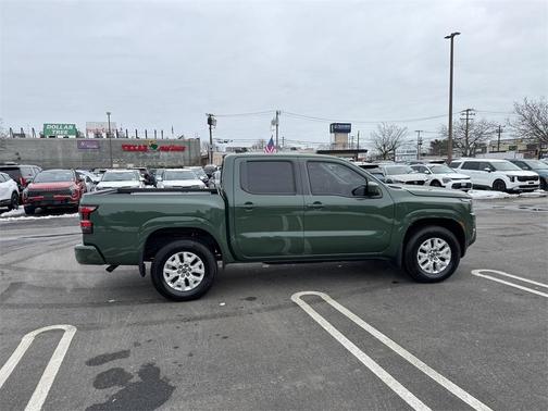 2022 Nissan Frontier SV