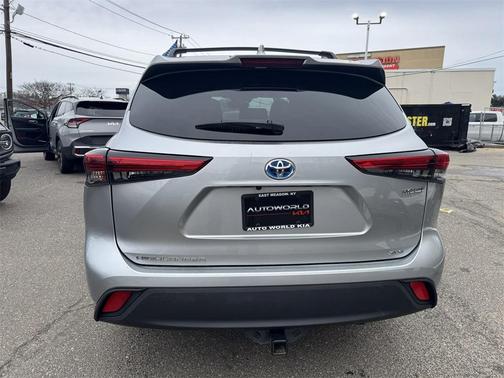 2021 Toyota Highlander Hybrid XLE