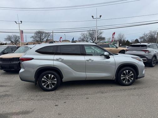 2021 Toyota Highlander Hybrid XLE