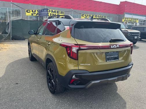 Green / Black 2024 Kia Seltos X-Line