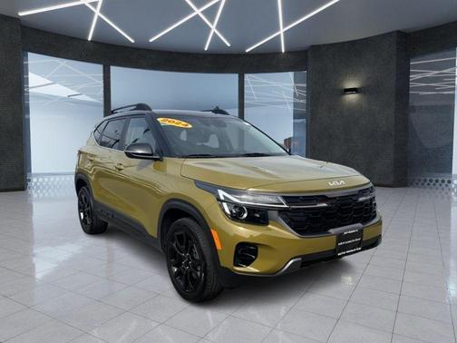 Green / Black 2024 Kia Seltos X-Line
