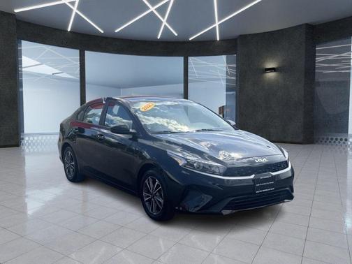 Aurora Black Pearl 2023 Kia Forte LXS